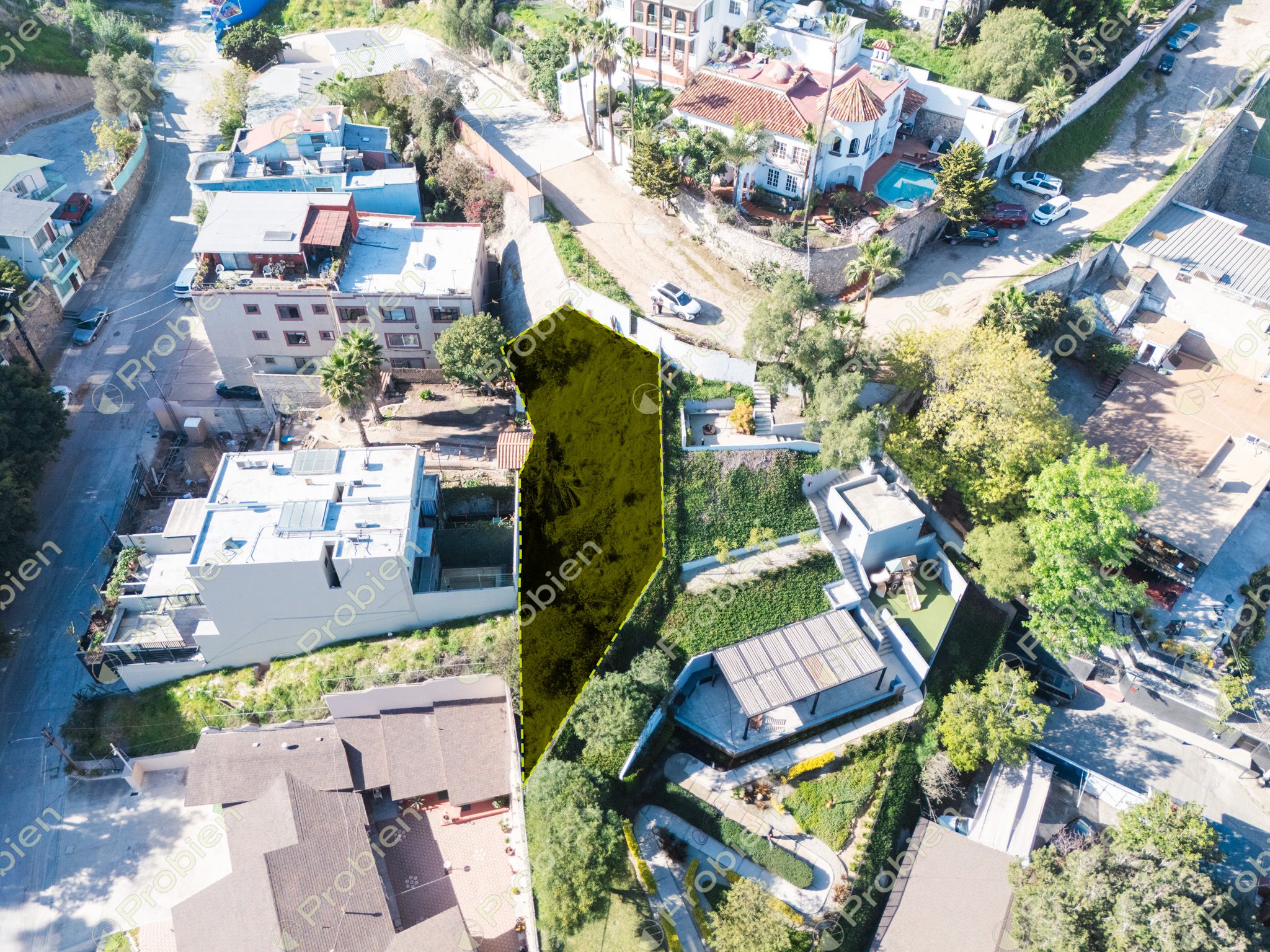 Terreno en Venta en Colonia Cacho – 245 m² Ideal para Residencia o Torre de Departamentos - Foto 1 de 10