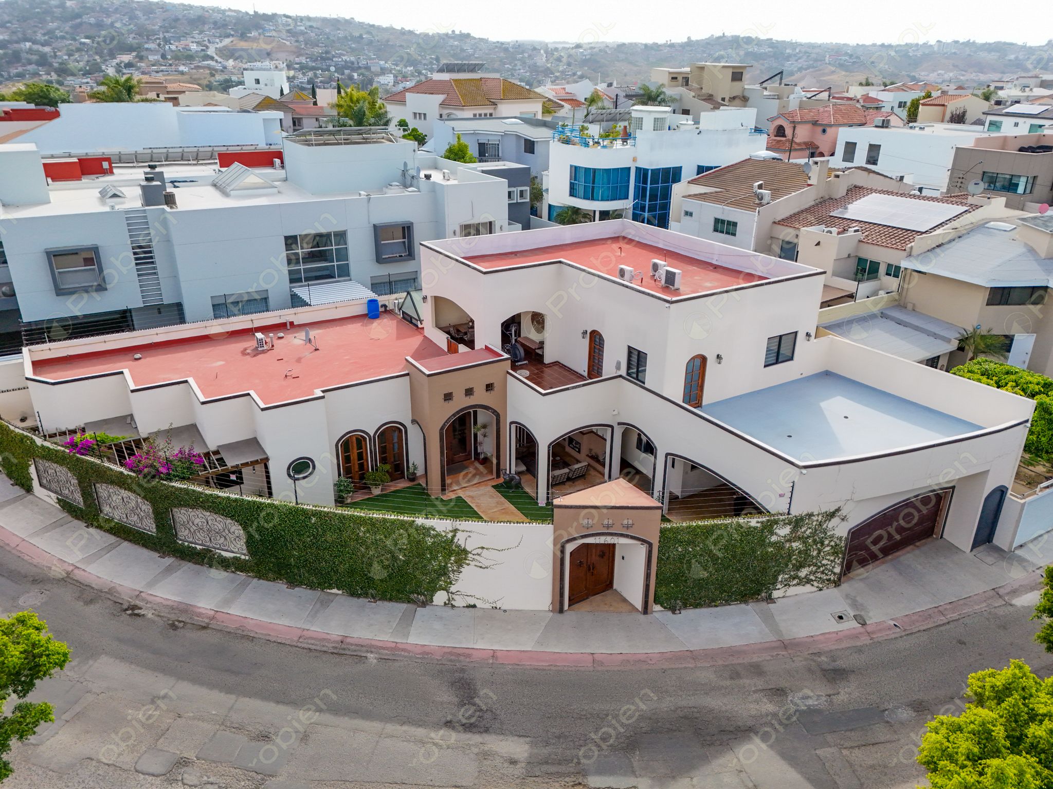Casa en Venta Estilo Californiana en Hacienda Aguacaliente - Foto 1 de 37
