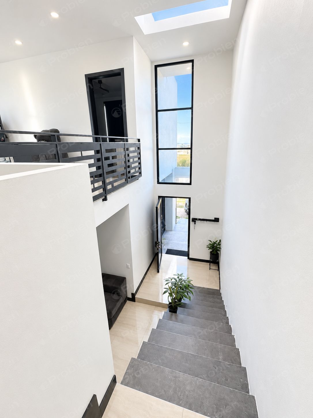Casa moderna en venta en Playas de Tijuana, Sección Costa Hermosa: 3 recámaras y garaje para 2 autos - Foto 4 de 9