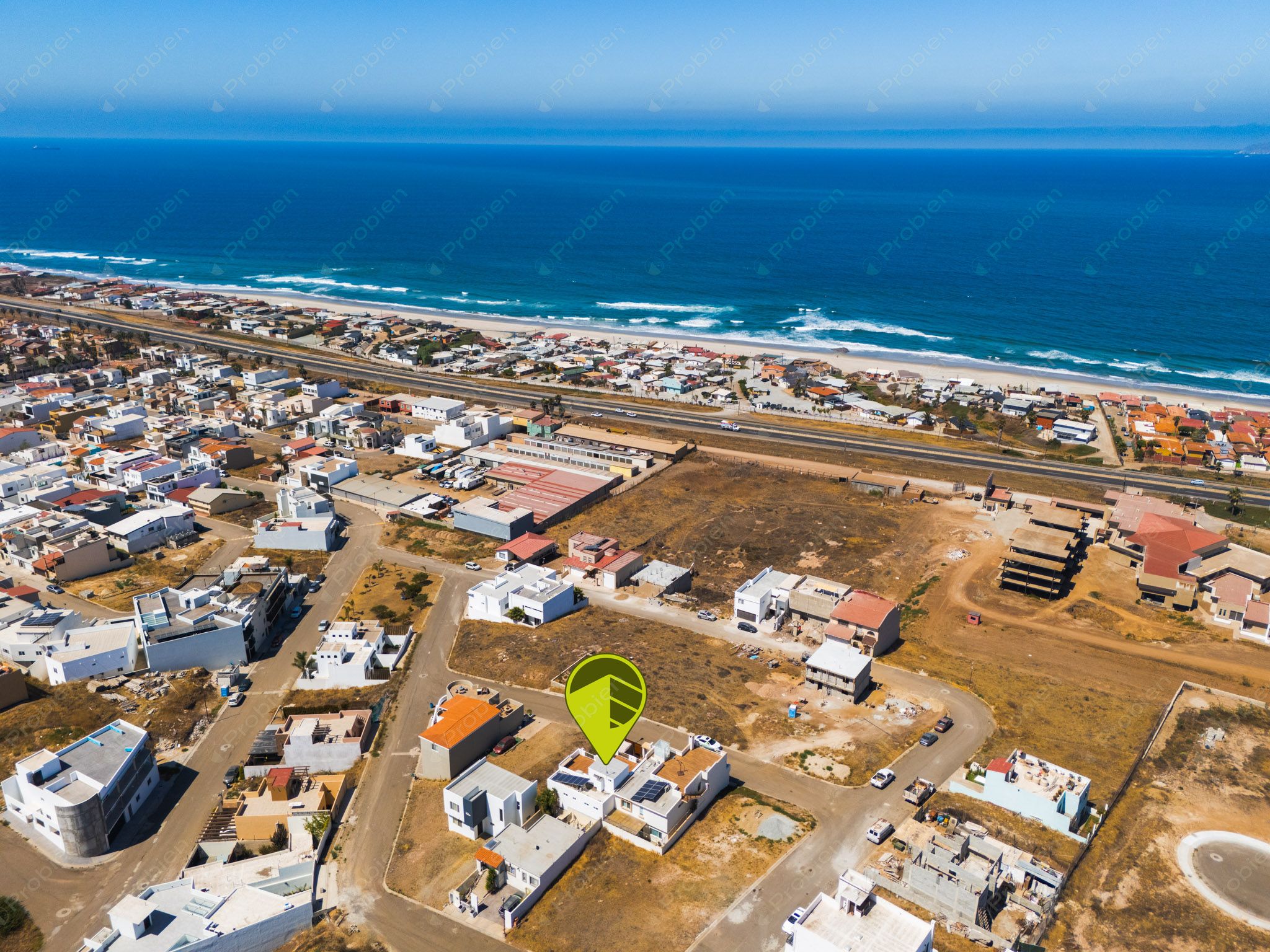 Casa en venta cercana al mar en Residencial San Marino - Foto 2 de 23