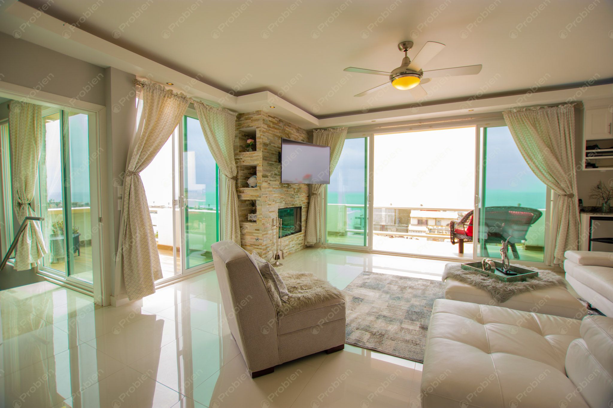 Casa de Lujo en Venta en San Marino – Vista al Mar, Elevador y Acabados Premium - Foto 3 de 37