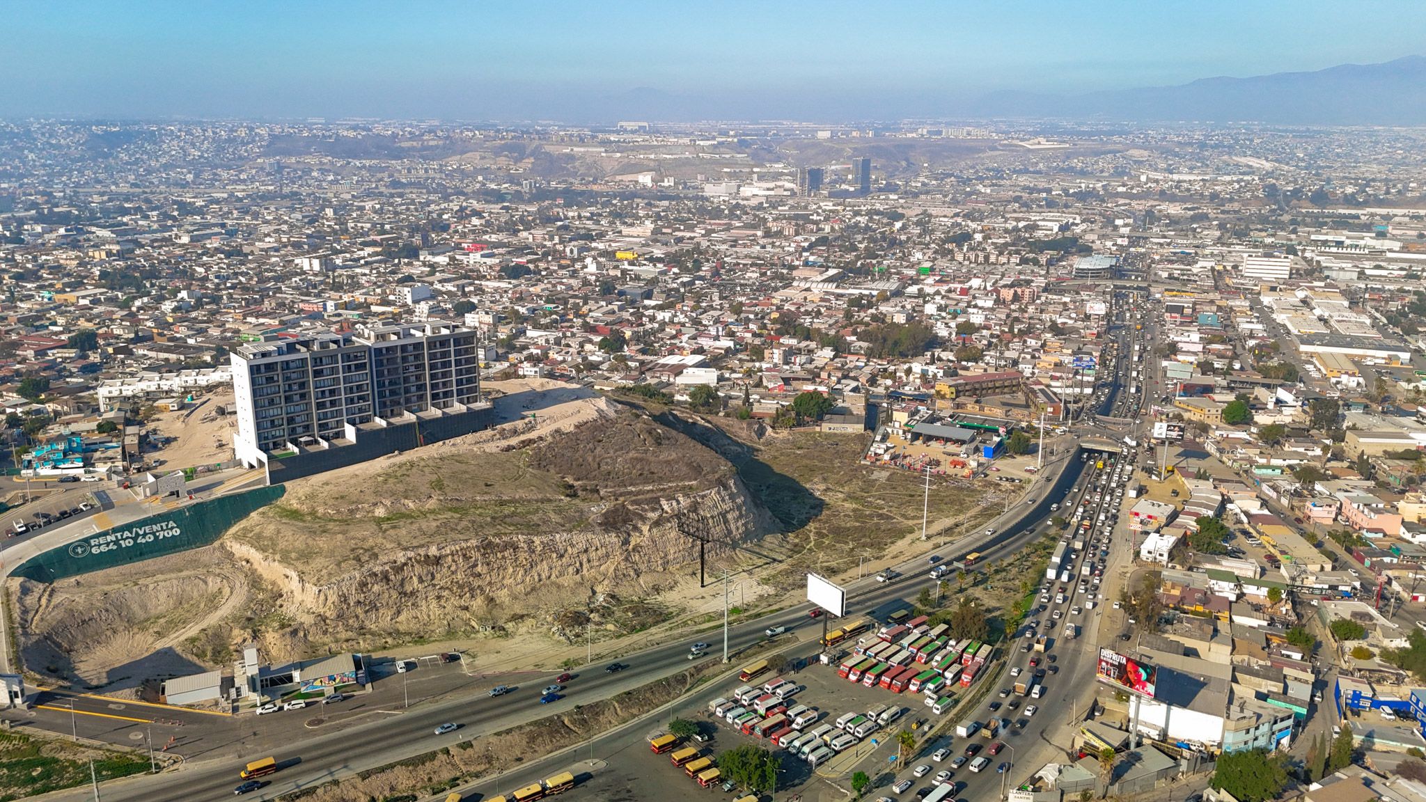 Terreno en Venta en Libramiento Sur - 1.1 ha con Potencial Residencial y Comercial - Foto 2 de 24