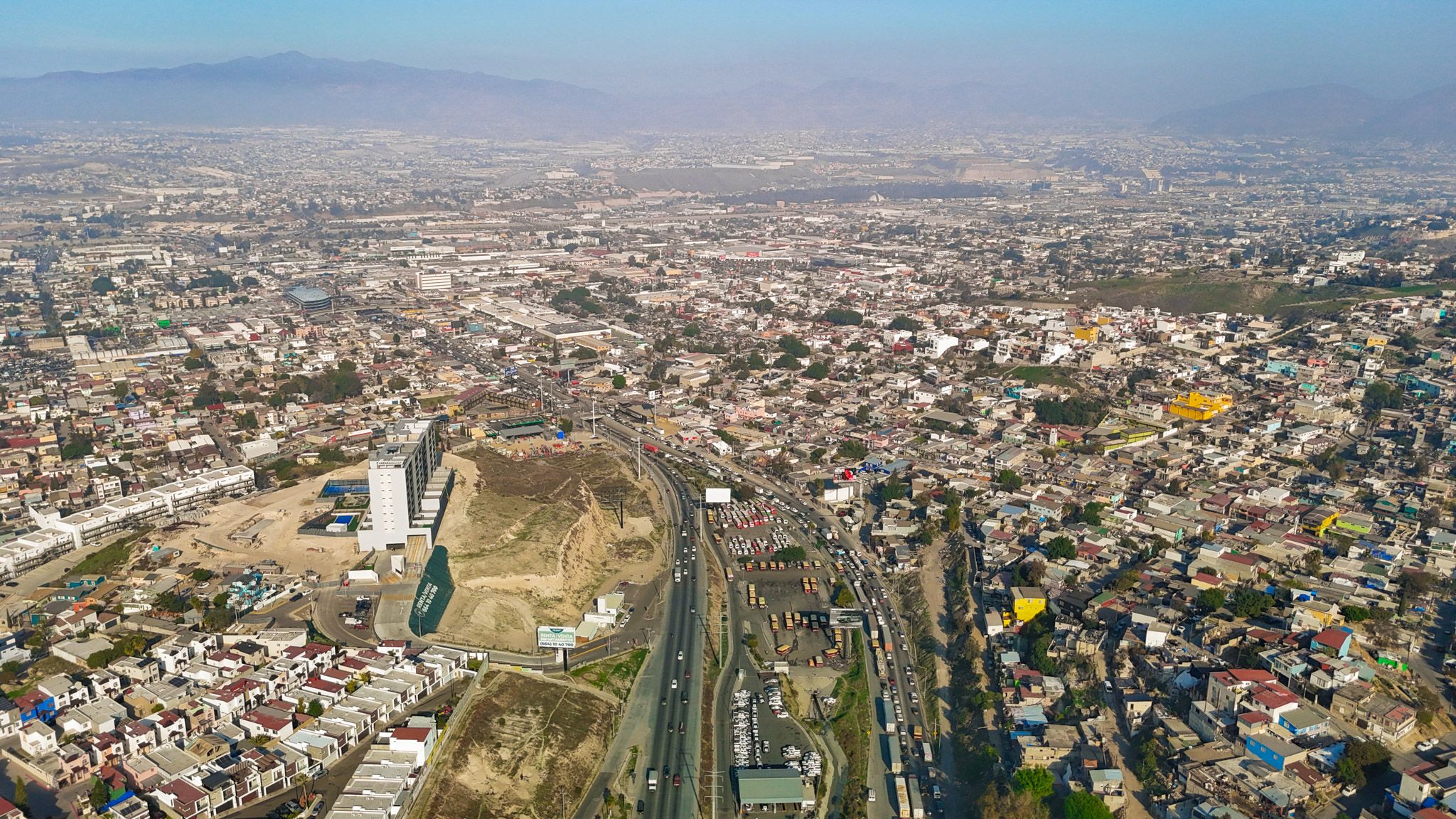 Terreno en Venta en Libramiento Sur - 1.1 ha con Potencial Residencial y Comercial - Foto 3 de 24